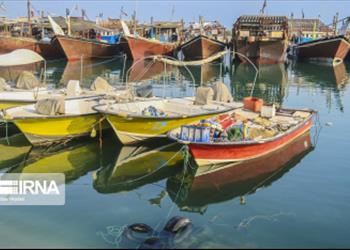 گزارش نهایی پروژه: بررسی شناسایی فنی انواع شناورهای صیادی و ادوات صید آنها در استانهای بوشهر و و خوزستان . مرکز تحقیقات شیلاتی خلیج 